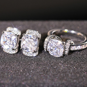 Anello in Cristallo Cubico Quadrato per Donne, Stile Principessa, Asimmetrico, Elegante Accessorio di Moda - Product Image 3