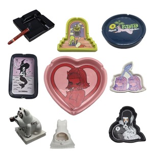 Cendriers en céramique en forme de cœur, cendriers en porcelaine personnalisés en forme 3D, de toute forme, couleur et taille - Product Image 1