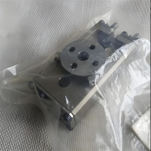Pince pneumatique Schunk Mpg Plus 40 fabriquée en Allemagne pour le traitement des barres d'acier - Product Image 3