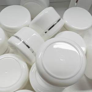 In Stock PP Cream <b>Jar</b> 50g 100g Round Shape White PP <b>Plastic</b> Face Cream <b>Jar</b> with Gold Edge - Product Image 4