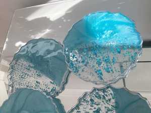 Sous-verre en résine fait main moderne avec un design élégant et une construction solide, idéal pour la maison, le bureau, la table à manger et la table basse - Product Image 4