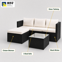 Ensemble de meubles sectionnels modernes en osier 3 pièces avec chaise longue et table basse en verre, résistant à l'eau pour l'extérieur, idéal pour hôtel
