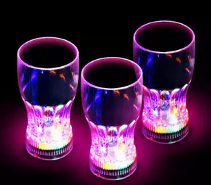 Plastik LED Berkedip Cup Lampu LED Bir Cangkir Air Gantung Kaca Cangkir untuk Pesta Pernikahan