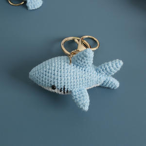 Vente en gros de poupées en crochet d'animaux marins, pendentif en peluche, mini amigurumi tricoté à la main, adorable crabe, requin, dauphin, breloque pour sac, porte-clés - Product Image 3