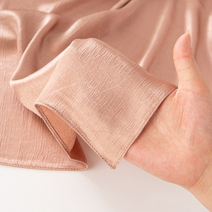 <span class=keywords><strong>Foulard</strong></span> <span class=keywords><strong>en</strong></span> satin de <span class=keywords><strong>soie</strong></span> solide pour femmes, hijab islamique pour la Malaisie, <span class=keywords><strong>foulard</strong></span> traditionnel de style arabe de Dubaï, vente <span class=keywords><strong>en</strong></span> gros - Product Image 4