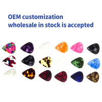 Médiators de Guitare en Celluloïd Colorés à 6 Épaisseurs Différentes pour Guitares Basse, Électriques et Acoustiques (Couleur Aléatoire)