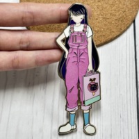 Épinglette en émail dur plaqué argent avec motif de personnage de dessin animé personnalisé, à la texture métallique brillante, pour collection