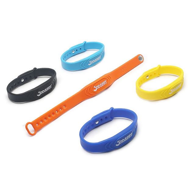 RFID UHF Waterproof Adjustable Cashless Payment NFC Smart Wristband 13.56MHz QR Mini Tag Silicone Bracelet with Access Control