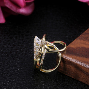 Anello geometrico minimalista traforato per donna, elegante gioiello da dito alla moda - Product Image 4