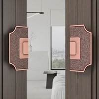 Poignée de porte en aluminium massif sculptée avec raffinement, quincaillerie de luxe en bronze pour les nouvelles portes en bois des hôtels chinois, villas et salles VIP