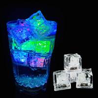 Glaçons carrés lumineux activés par liquide, réutilisables, en plastique, personnalisés, mini glaçons carrés arc-en-ciel artificiels