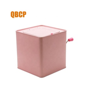 Geri dönüştürülebilir özelliği ve içinde peluş oyuncak ile kare şekli el krank müzik teneke kutu - Product Image 2