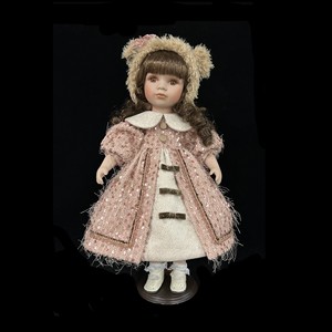 MUÑECA DE PORCELANA CON VESTIDO DE TELA ROSA, ALTURA 45 CM - Product Image 1