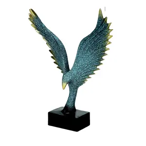 Resin Eagle Sculpture Creative Office Wine Cabinet Desktop Living Room Small Resin Eagle Statue Crafts Ornaments