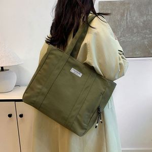 Sac fourre-tout d'épaule en toile imperméable de haute qualité pour infirmières, avec plusieurs poches et fermeture éclair, pour femmes - Vente promotionnelle directe usine - Product Image 3