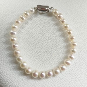 แหวนและกำไลข้อมือเงินแท้ S925 คุณภาพสูง ประดับมุกน้ำจืดแท้ ไม่ผ่านการแปรรูปด้วยสารเคมี ขนาด 5-6 มม. ทรงกลม แสงเงาสวยงาม ไร้ตำหนิ - Product Image 2