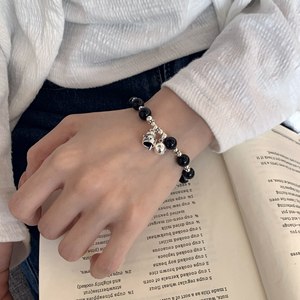 สร้อยข้อมือเงินแท้ S925 ประดับด้วยหินอาเกตสีดำ พร้อมจี้รูปกระดิ่ง เหมาะสำหรับทุกเพศทุกวัย สวมใส่ได้ทุกวัน - Product Image 5