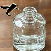 Nouvelle bouteille en verre extra-blanc tendance 500 ml, verre super flint de haute pureté pour l'emballage du whisky, du vin et des boissons