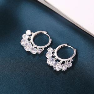 नया ट्रेंडी न्यूनतम 18k गोल्ड pvd प्लेटेड वाटरप्रूफ स्टेनलेस स्टील क्रॉस क्रोम स्टार के आकार के हूप इयररिंग्स फैशनेबल स्टड - Product Image 5