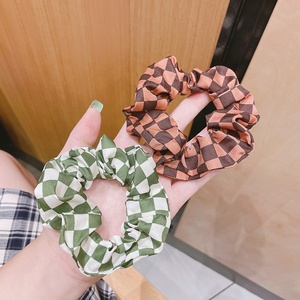 Bán Buôn Cô Gái Đầy Màu <span class=keywords><strong>S</strong></span>ắc Đen Trắng Cổ Điển In Kẻ <span class=keywords><strong>S</strong></span>ọc Patterned Scrunchie Phụ Kiện Checker Scrunchies Rô Tóc Tie - Product Image 2