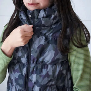 Chaleco de poliéster con cuello alto y cremallera, diseño nuevo, estampado de camuflaje invernal, para mujer - Product Image 3