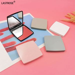 Mini Espejo de Maquillaje Plegable Portátil, Diseño Cuadrado Simple, Pinzas para Pestañas de Plástico, Producto Nuevo al por Mayor - Product Image 1