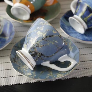 Service à café et thé 15 pièces en porcelaine fine, motif Van Gogh 'Fleurs d'amande', style peinture à l'huile européenne, comprenant tasses, soucoupes, crémier, sucrier et théière - Product Image 3