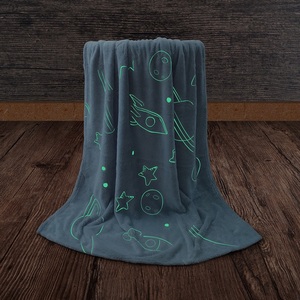 Nouveau Style Style différent bureau école bas quantité minimale de commande flanelle <span class=keywords><strong>dessin</strong></span> <span class=keywords><strong>animé</strong></span> Super doux rose lueur dans la couverture sombre - Product Image 4