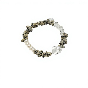 Bracelet asymétrique perlé de perles et de cristaux, bracelet élastique tendance pour femme, cadeau de vacances, bijoux - Product Image 4