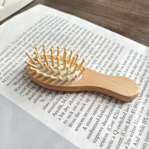 หวีไม้ไผ่ขนาดเล็กพร้อมเบาะแปรงหวีผมหวีนวดหนังศีรษะสำหรับผมทุกประเภทโลโก้ออกแบบได้ตามต้องการ - Product Image 3