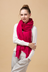 Écharpe longue en laine rouge unie pour femme, accessoire chaud pour le cou, idéal pour l'hiver et le quotidien - Product Image 4