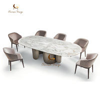 Table à manger ovale de luxe italienne 8 places avec plateau en marbre et pieds en acier inoxydable pour villas et salles à manger