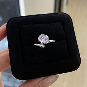 Anillo de Diamante de un Quilate en Forma de Huevo con Brazo Cruzado de Plata de Ley S925, Diseño de Nicho Minimalista de Lujo Ligero de Alta Gama - Product Image 1