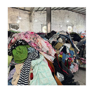 <span class=keywords><strong>Ropa</strong></span> al por mayor de segunda mano <span class=keywords><strong>Ropa</strong></span> de verano para mujer <span class=keywords><strong>Ropa</strong></span> usada de alta calidad Vestido Largo de seda para mujer en fardos - Product Image 1