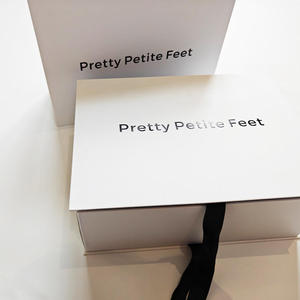 Boîtes d'emballage de vêtements de luxe personnalisées écologiques, en carton blanc mat, pour vêtements, chaussures, boîte magnétique pour coffret cadeau avec ruban - Product Image 5