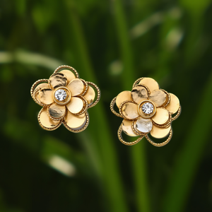 Pendientes de Moda con Diseño de Flor en Acero Inoxidable 316L con Baño de Oro PVD y Cristal en el Centro para Mujer - Product Image 3