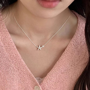 สร้อยคอเงินแท้ S925 ประดับมุกและปลาดาว ความยาวโซ่ 40.5 ซม. สวมใส่ได้ทุกวัน เรียบง่าย ทันสมัย สร้อยคอแบบคล้องคอ - Product Image 4