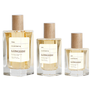 Botella de perfume rectangular premium de vidrio transparente de 30ml 50ml 100ml, botella de perfume recargable minimalista vacía con tapa de madera natural. - Product Image 1