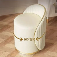 Tabouret de vanité de luxe à rayures verticales et dossier incurvé avec base en métal doré, tabouret de maquillage rotatif rembourré en cuir microfibre