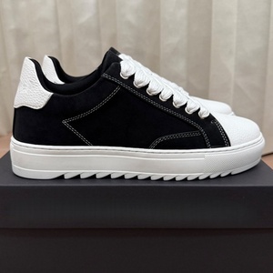 รองเท้าผ้าใบผู้ชายและผู้หญิงคุณภาพสูง ระบายอากาศได้ดี เหมาะสำหรับเดินเล่น ใส่สบาย น้ำหนักเบา สไตล์คลาสสิกสำหรับฤดูร้อน - Product Image 3