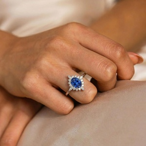 Bague halo en saphir bleu en argent sterling, bague de fiançailles en saphir ovale, bague halo vintage en diamant, cadeau pierre de naissance de septembre pour - Product Image 2