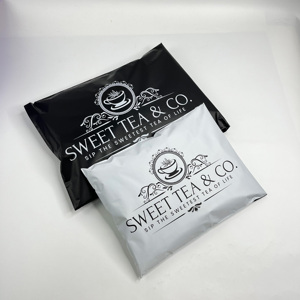 Sobres de Poliéster Negro Mate Personalizados - Bolsas de Envío de Plástico con Logotipo Blanco Impreso, Bolsas Acolchadas con Cierre Autoadhesivo - Product Image 2