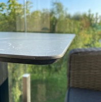 Modernes Design Kompaktes HPL-Tisch laminat UV-geschützt Leicht zu reinigen für den Außenbereich in Hotels Kranken häuser Eingangs-und Villen für Bars