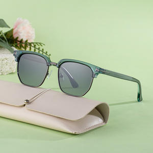 Gafas de Sol Cuadradas de Estilo Europeo Personalizadas para Hombre, Lentes de PC con Protección UV400, Tendencia en Instagram, Protección para Conducir al Aire Libre, Hechas en Taizhou - Product Image 1