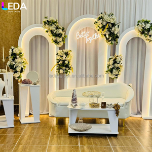 ฉากหลังดอกไม้แขวนอะคริลิค LED สีขาวแบบสามชิ้น ชุดตกแต่งงานอีเว้นท์ในร่มทันสมัยปรับแต่งได้ของ LEDA สำหรับงานแต่งงาน - Product Image 4