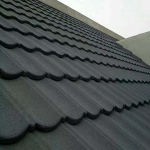 Usine de tuiles classiques Shandong Chine Bardeaux en acier personnalisés Bords biseautés 0.4mm d'épaisseur Forte lumière Tôle de toit Revêtement Maisons - Product Image 2