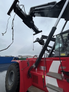 Port Maschine verwendet Reach Stacker Kalmar DRF450 DRT450 DRU450 45 Tonnen Schweden mit guter Qualität zum Verkauf verfügbar Container kran - Product Image 5