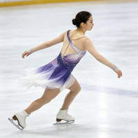 Robe de patinage artistique à une épaule, dégradé violet et blanc, ornée de strass, en tissu mesh, pour compétition et spectacle sur glace (adultes et enfants)