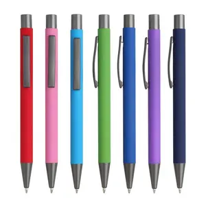 स्टॉक में प्रमोशनल गिफ्ट बॉल पेन कम MOQ कस्टम लोगो काले रंग का मेटल बॉलपॉइंट पेन