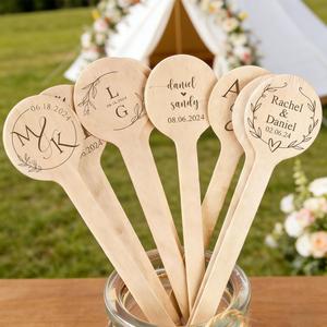 Bâtonnets à café en bois pour mariage, agitateurs à café personnalisés gravés avec noms et date, bâtonnets à cocktail en bois - Product Image 1